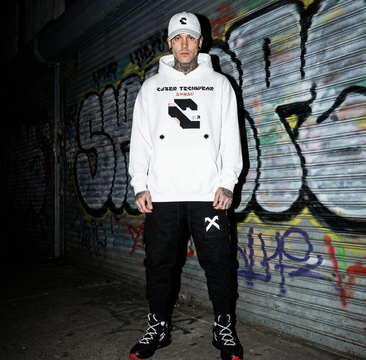 How to Choose the Right Y2K Hoodie for Your Style